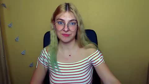 Snapshot of luna_lush_ chatting on 12-18-24, 12:29 Luna online show from 12-18-24, 12:29