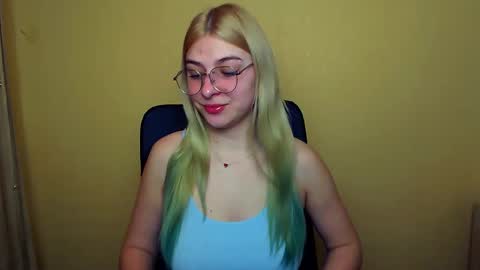 Snapshot of luna_lush_ chatting on 01-03-25, 08:21 Luna online show from 01-03-25, 08:21
