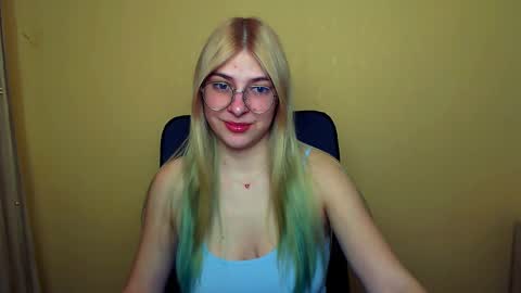 Snapshot of luna_lush_ chatting on 01-03-25, 11:25 Luna online show from 01-03-25, 11:25