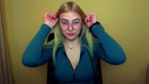 Snapshot of luna_lush_ chatting on 01-04-25, 08:17 Luna online show from 01-04-25, 08:17