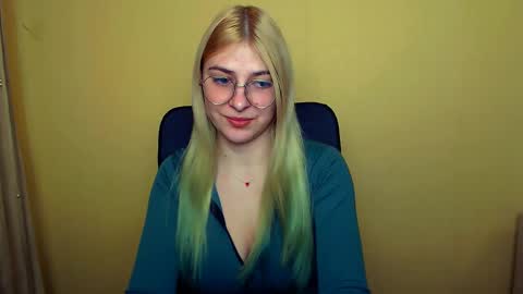 Snapshot of luna_lush_ chatting on 01-04-25, 11:22 Luna online show from 01-04-25, 11:22