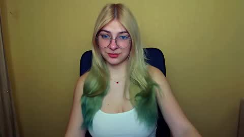 Snapshot of luna_lush_ chatting on 01-07-25, 08:24 Luna online show from 01-07-25, 08:24