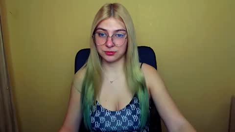 Snapshot of luna_lush_ chatting on 01-08-25, 08:16 Luna online show from 01-08-25, 08:16