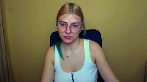 Snapshot of luna_lush_ chatting on 01-09-25, 08:24 Luna online show from 01-09-25, 08:24