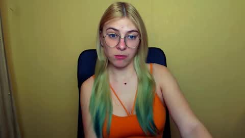 Snapshot of luna_lush_ chatting on 01-09-25, 11:25 Luna online show from 01-09-25, 11:25