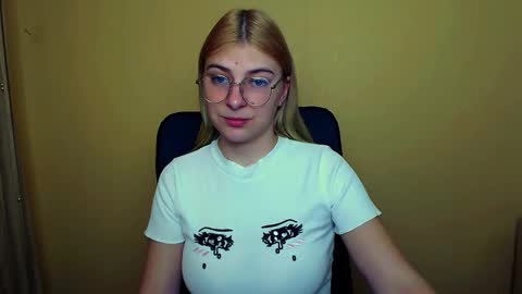 Snapshot of luna_lush_ chatting on 01-10-25, 08:07 Luna online show from 01-10-25, 08:07