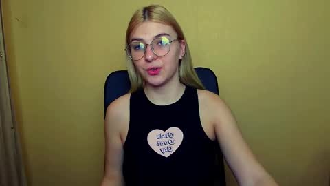 Snapshot of luna_lush_ chatting on 01-13-25, 08:15 Luna online show from 01-13-25, 08:15