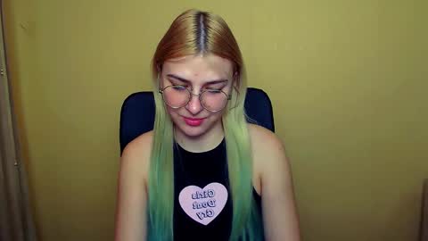 Snapshot of luna_lush_ chatting on 01-13-25, 11:30 Luna online show from 01-13-25, 11:30