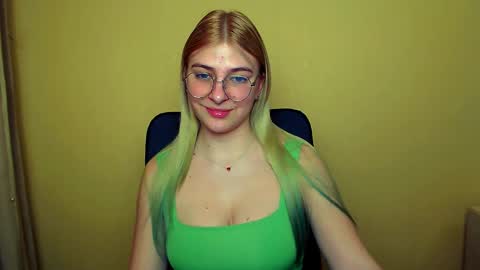 Snapshot of luna_lush_ chatting on 01-23-25, 11:26 Luna online show from 01-23-25, 11:26