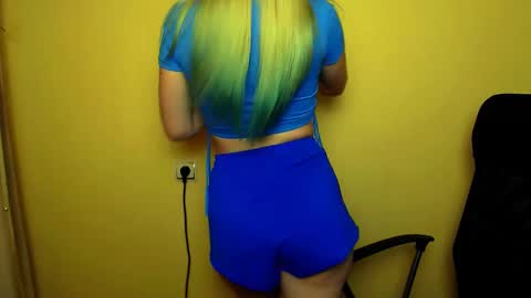 Snapshot of luna_lush_ chatting on 01-25-25, 08:21 Luna online show from 01-25-25, 08:21