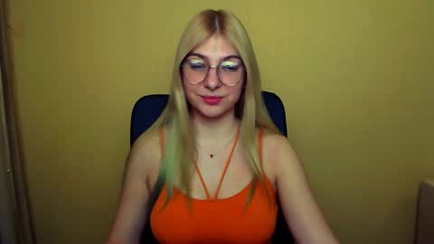 Snapshot of luna_lush_ chatting on 01-28-25, 08:25 Luna online show from 01-28-25, 08:25