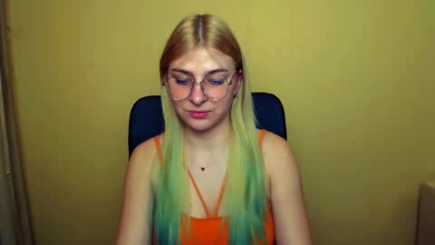Snapshot of luna_lush_ chatting on 01-28-25, 11:28 Luna online show from 01-28-25, 11:28