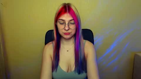 Snapshot of luna_lush_ chatting on 02-15-25, 08:44 Luna online show from 02-15-25, 08:44