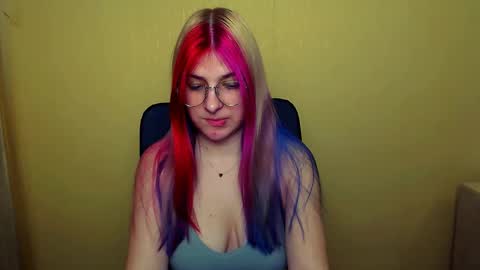 Snapshot of luna_lush_ chatting on 02-15-25, 12:11 Luna online show from 02-15-25, 12:11