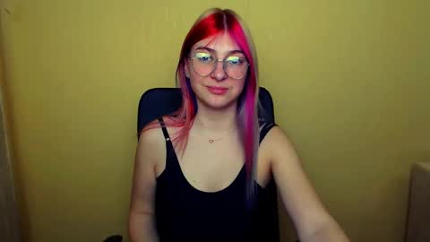 Snapshot of luna_lush_ chatting on 02-20-25, 12:15 Luna online show from 02-20-25, 12:15
