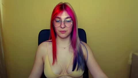 Snapshot of luna_lush_ chatting on 02-22-25, 12:19 Luna online show from 02-22-25, 12:19
