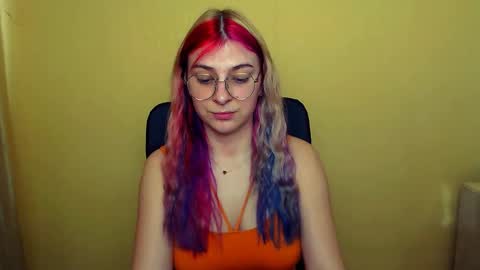 Snapshot of luna_lush_ chatting on 02-25-25, 12:24 Luna online show from 02-25-25, 12:24