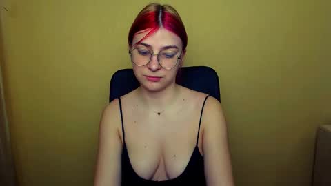 Snapshot of luna_lush_ chatting on 02-27-25, 09:22 Luna online show from 02-27-25, 09:22