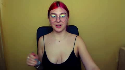 Snapshot of luna_lush_ chatting on 02-27-25, 12:23 Luna online show from 02-27-25, 12:23