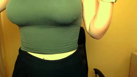 Snapshot of luna_lush_ chatting on 02-28-25, 11:03 Luna online show from 02-28-25, 11:03