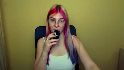 Snapshot of luna_lush_ chatting on 03-01-25, 10:45 Luna online show from 03-01-25, 10:45