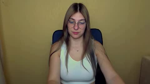 Snapshot of luna_lush_ chatting on 09-10-25, 08:47 Luna online show from 09-10-25, 08:47