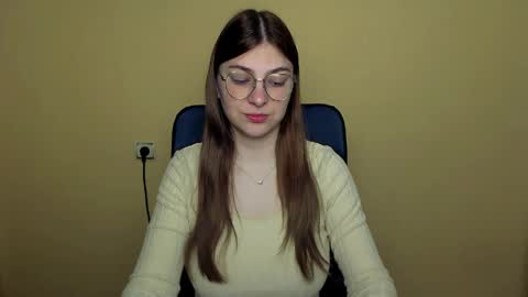Luna online show from 04-28-26, 08:41