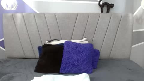 Snapshot of luna_merie chatting on 02-15-26, 05:53 Luna online show from 02-15-26, 05:53