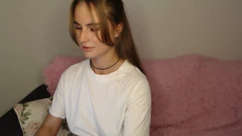 Snapshot of luna_moon77 chatting on 09-10-25, 04:18 Luna online show from 09-10-25, 04:18
