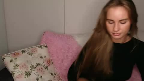 Luna online show from 10-22-25, 01:44