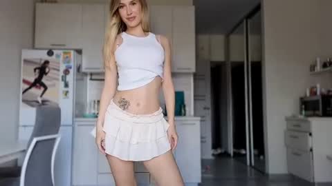 Snapshot of luna_mp4 chatting on 07-15-26, 08:19 Alice online show from 07-15-26, 08:19