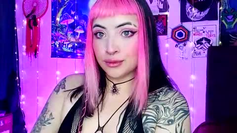 MISS LUNA  online show from 03-01-25, 01:51