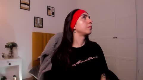 Snapshot of luna_tagliaferri chatting on 02-14-26, 09:00 Luna online show from 02-14-26, 09:00