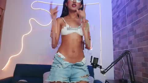 luna_valen online show from 05-01-26, 03:44