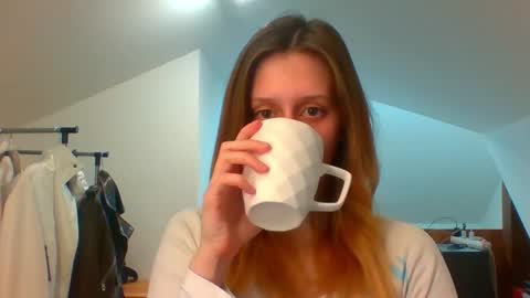 L U N A  online show from 03-12-25, 03:40