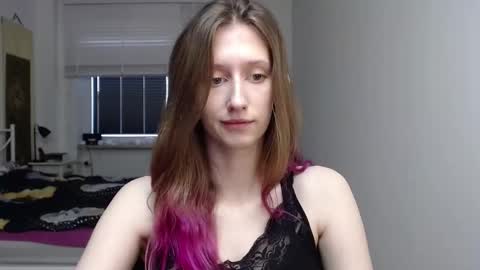 L U N A  online show from 11-12-25, 07:09