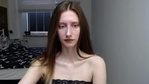 L U N A  online show from 03-23-26, 06:28