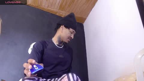 Snapshot of luna_y_anaconda chatting on 05-19-26, 01:06 luna_y_anaconda online show from 05-19-26, 01:06