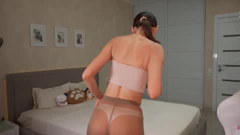 Snapshot of luna_yung chatting on 03-17-26, 06:11 Sweet Luna online show from 03-17-26, 06:11