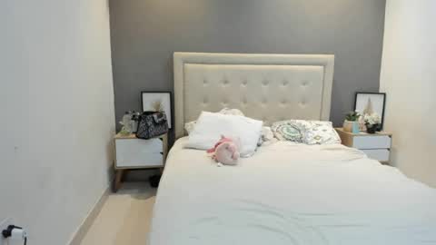 lunaa08 online show from 06-19-26, 10:24