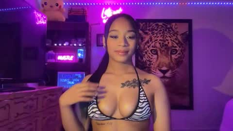 lunaa_11 online show from 05-06-26, 06:52