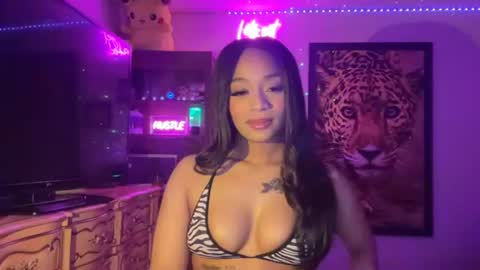 lunaa_11 online show from 06-25-26, 06:18