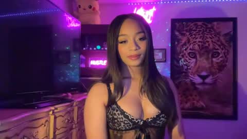 lunaa_11 online show from 06-27-26, 07:13