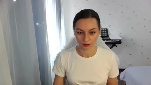 lunaa_bluee online show from 10-31-25, 09:32