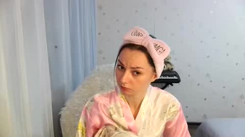 lunaa_bluee online show from 11-19-25, 05:07