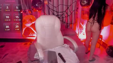 Snapshot of lunaa_lynch chatting on 10-18-25, 08:09 Luna online show from 10-18-25, 08:09