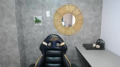 Snapshot of lunaa_m_ chatting on 02-05-25, 12:20 lunaa_m_ online show from 02-05-25, 12:20