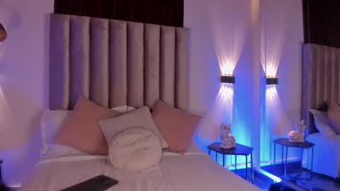 lunaa_moonn online show from 05-14-26, 08:15