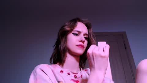 Luna online show from 02-12-25, 04:44