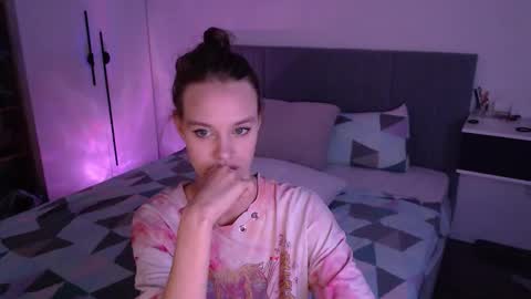 Luna online show from 09-18-25, 09:06